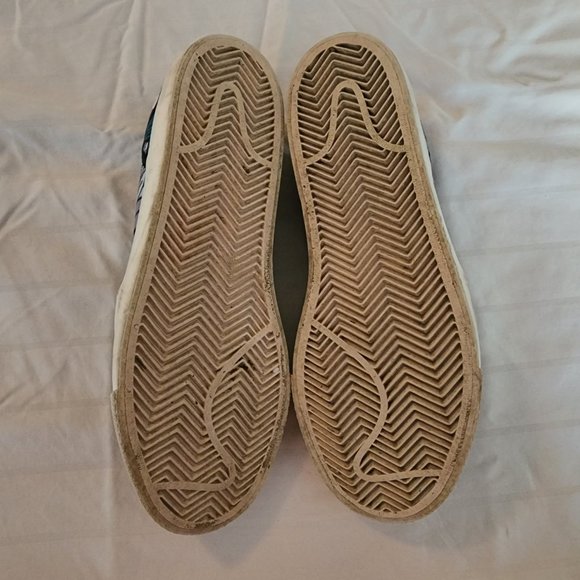 Nike Slip On Sneaker - Picture 3 of 3